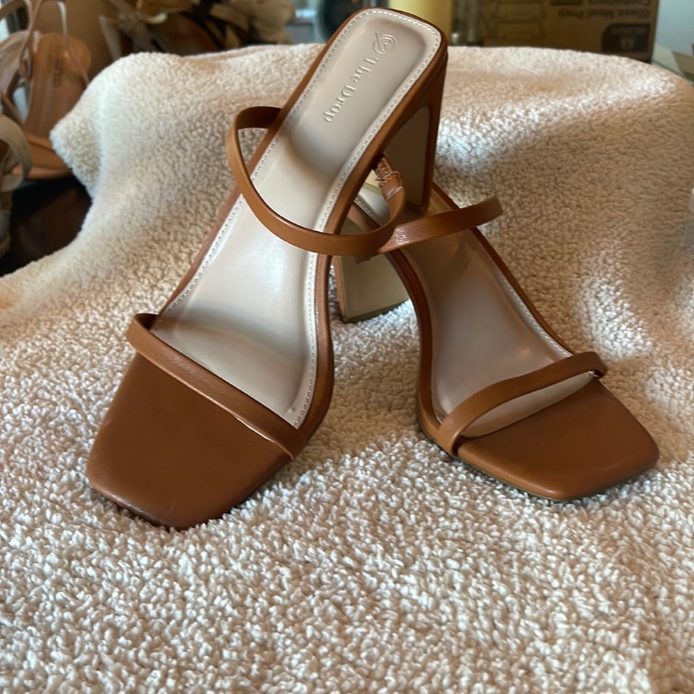 Tobacco brown leather heels